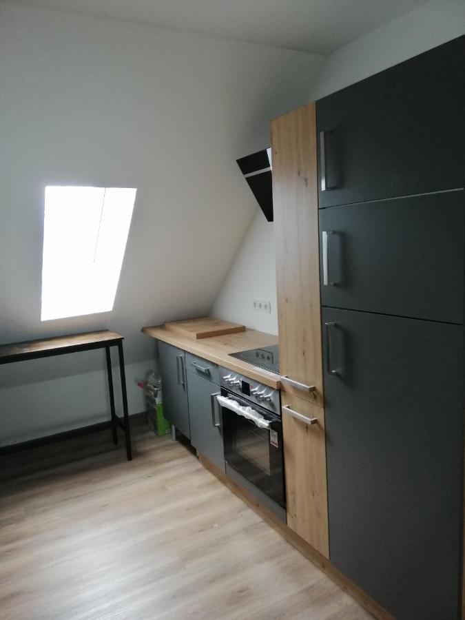 Moeblierte Dachgeschosswohnung In Ruhiger Lage Zu Vermieten เวทซ์ลาร์ ภายนอก รูปภาพ