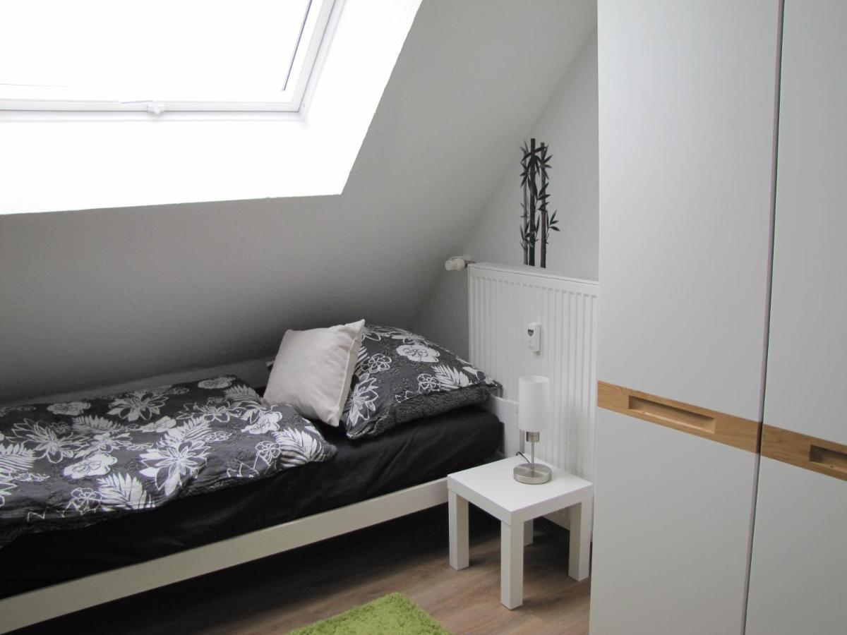 Moeblierte Dachgeschosswohnung In Ruhiger Lage Zu Vermieten เวทซ์ลาร์ ภายนอก รูปภาพ