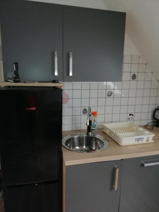 Moeblierte Dachgeschosswohnung In Ruhiger Lage Zu Vermieten เวทซ์ลาร์ ภายนอก รูปภาพ