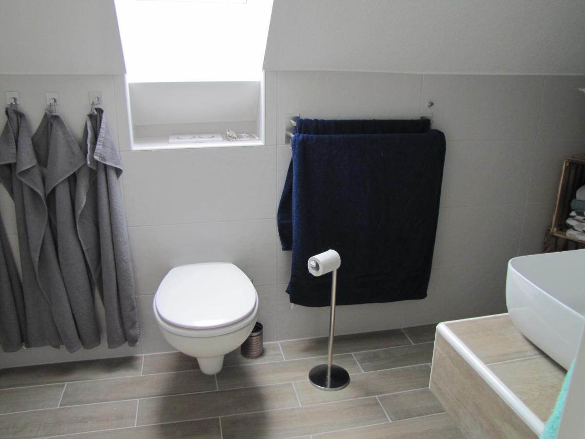 Moeblierte Dachgeschosswohnung In Ruhiger Lage Zu Vermieten เวทซ์ลาร์ ภายนอก รูปภาพ