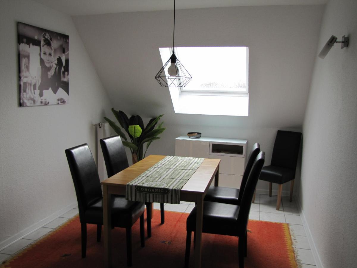Moeblierte Dachgeschosswohnung In Ruhiger Lage Zu Vermieten เวทซ์ลาร์ ภายนอก รูปภาพ