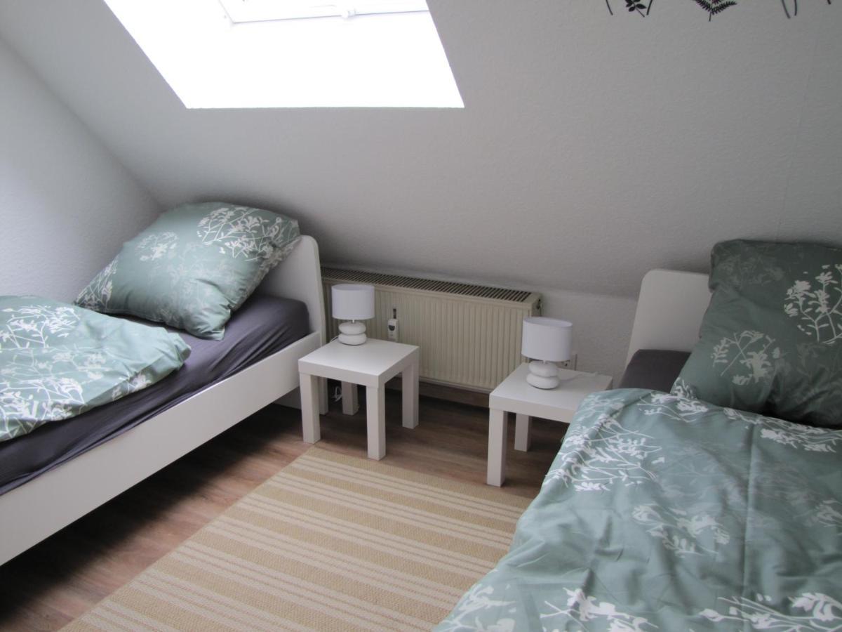 Moeblierte Dachgeschosswohnung In Ruhiger Lage Zu Vermieten เวทซ์ลาร์ ภายนอก รูปภาพ