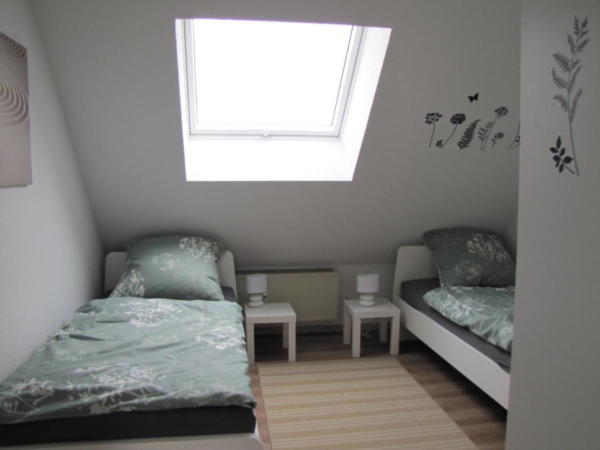 Moeblierte Dachgeschosswohnung In Ruhiger Lage Zu Vermieten เวทซ์ลาร์ ภายนอก รูปภาพ