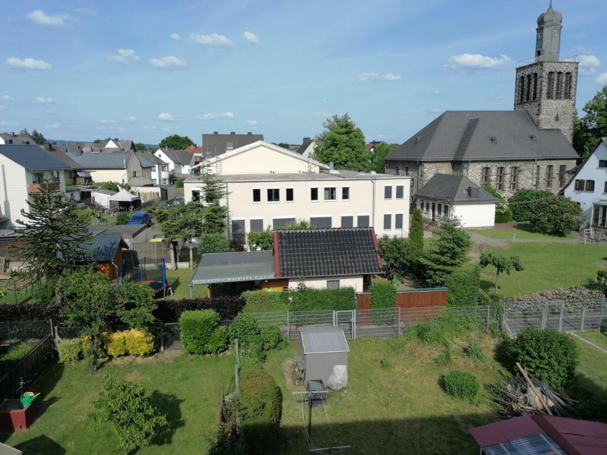 Moeblierte Dachgeschosswohnung In Ruhiger Lage Zu Vermieten เวทซ์ลาร์ ภายนอก รูปภาพ